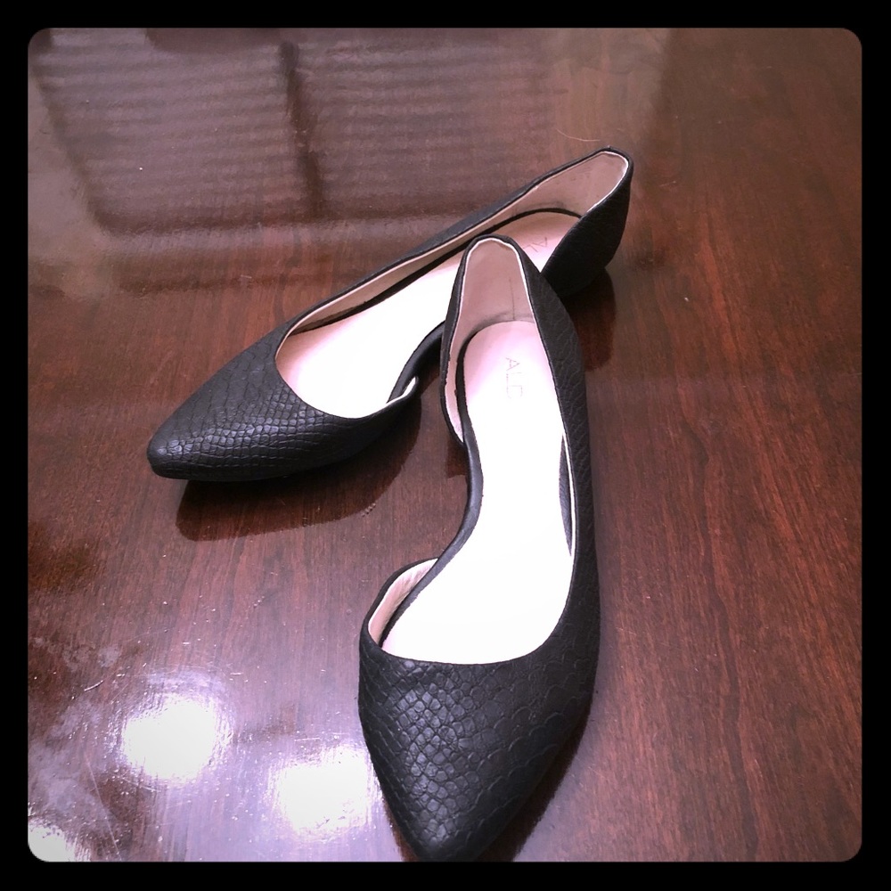 Black Aldo flats size 9